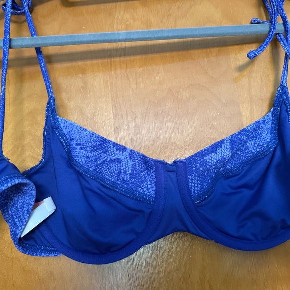 Victoria’s Secret Blue Textured Bikini Set (Washed but never worn) Size Medium - Picture 6 of 9